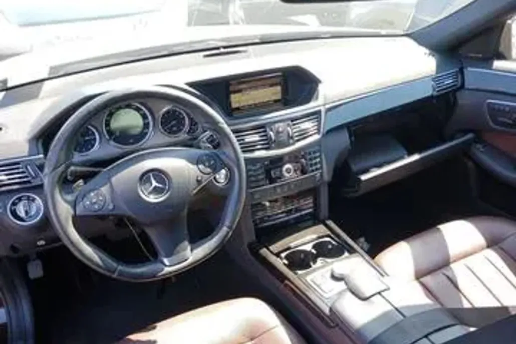 2011 Mercedes Benz E 350 Sedan photo 1