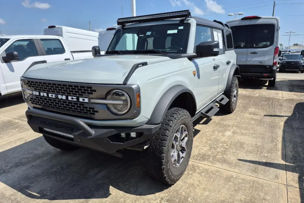 2023 Ford Bronco Badlands photo 1