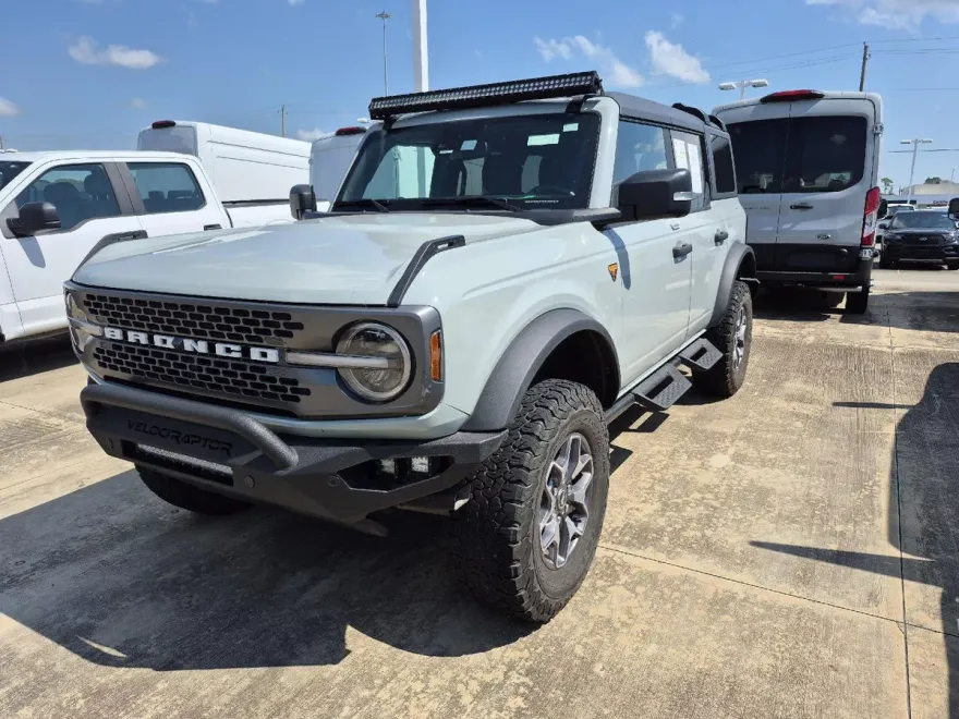 2023 Ford Bronco Badlands photo 1