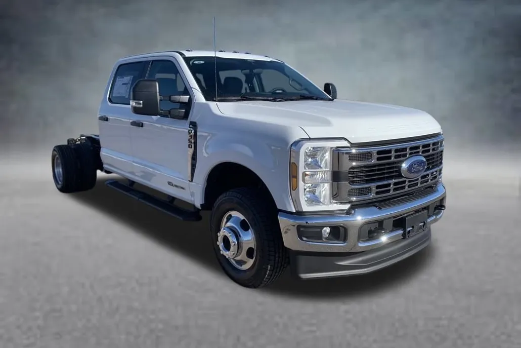 2025 Ford F-350 XL photo 1