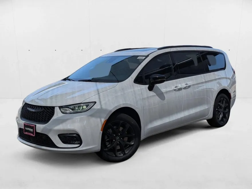 2026 Chrysler Pacifica Limited photo 1