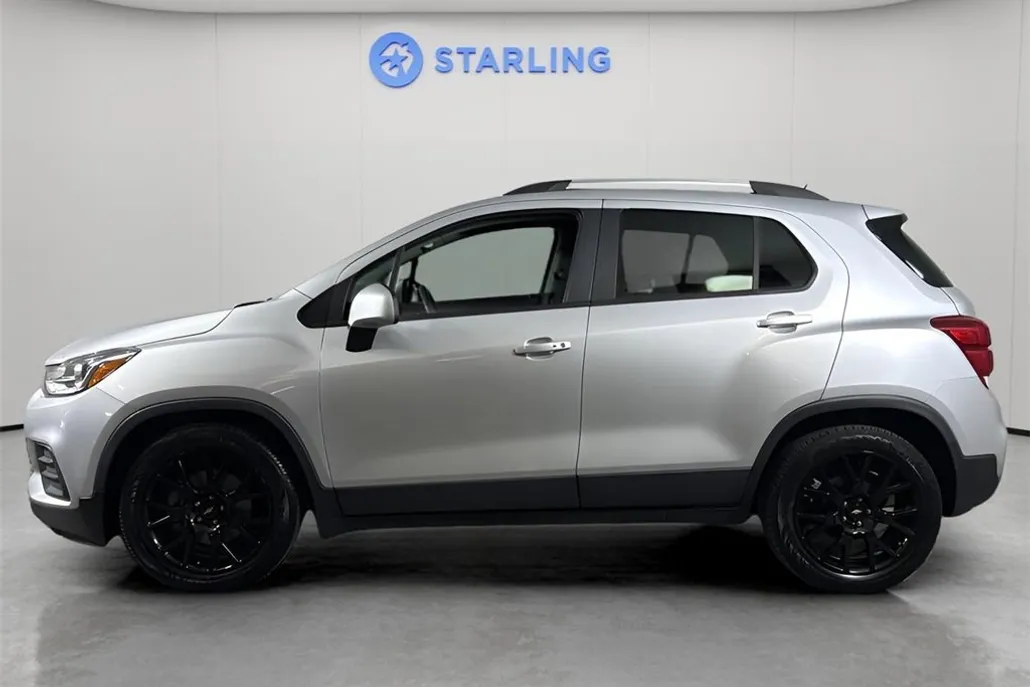 2022 Chevrolet Trax LT photo 1