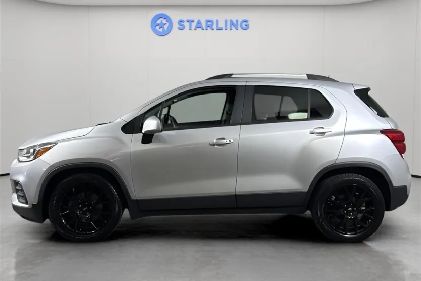 2022 Chevrolet Trax LT photo 1