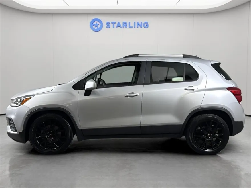 2022 Chevrolet Trax LT photo 1