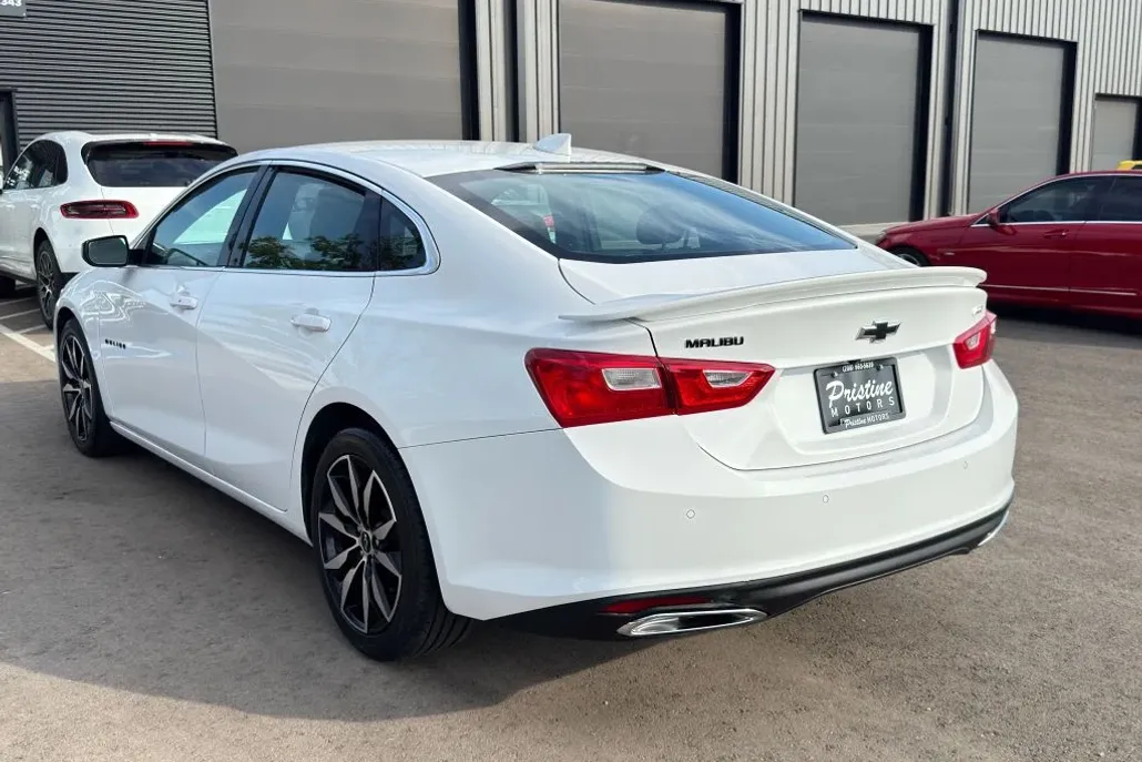 2022 Chevrolet Malibu RS photo 1