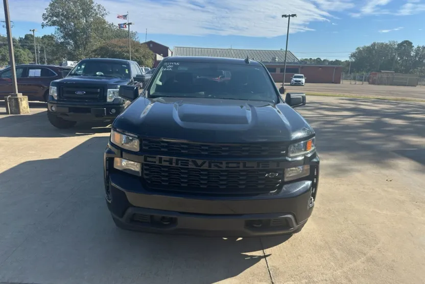 2020 Chevrolet Silverado 1500 Custom photo 1