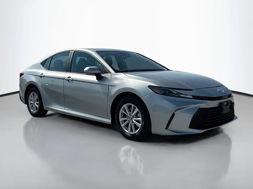 2025 Toyota Camry LE photo 1
