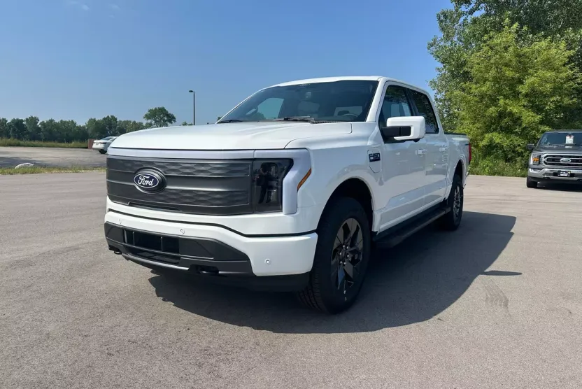 2025 Ford F-150 Lariat photo 1