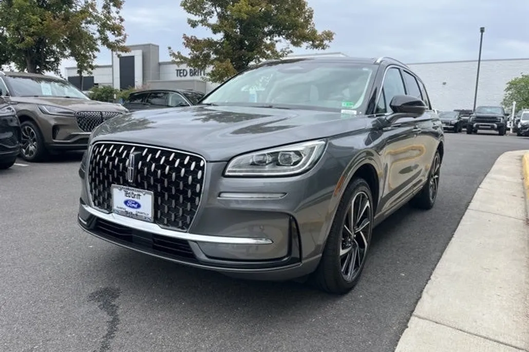 2024 Lincoln Corsair Grand Touring photo 1