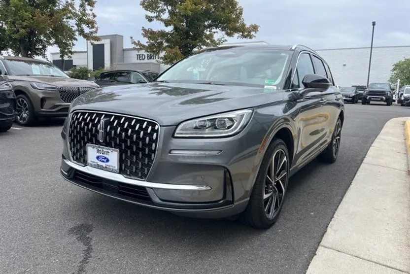 2024 Lincoln Corsair Grand Touring photo 1