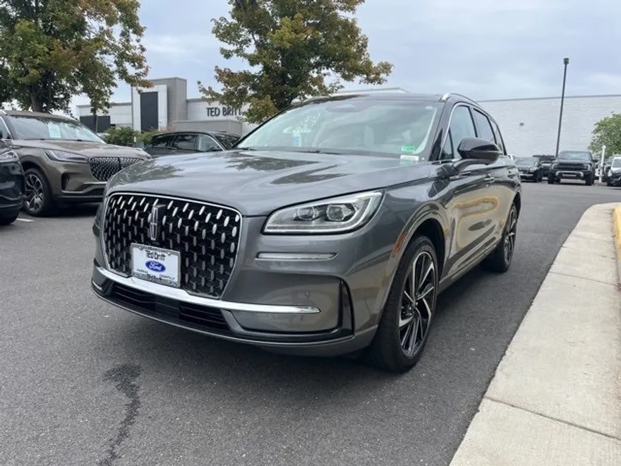 2024 Lincoln Corsair Grand Touring photo 1