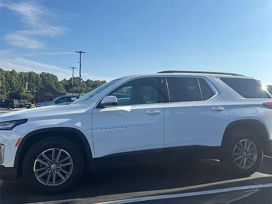 2023 Chevrolet Traverse Cloth photo 1