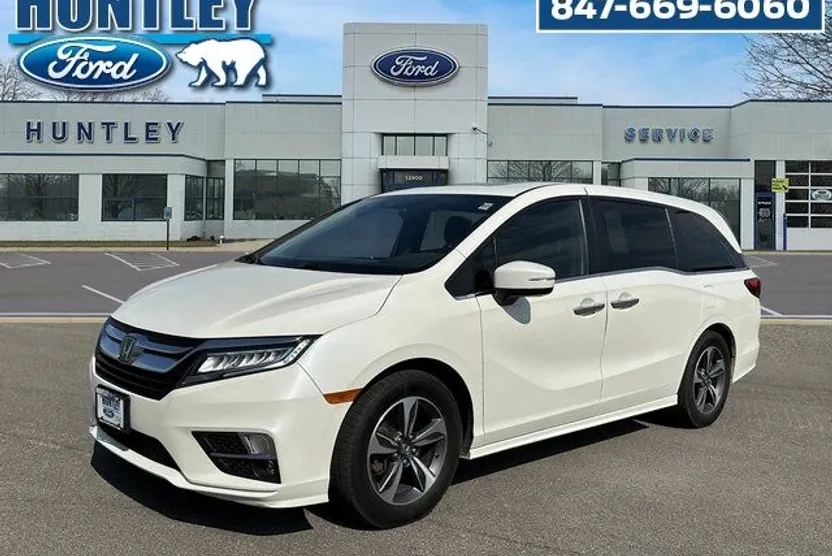 2018 Honda Odyssey Touring photo 1