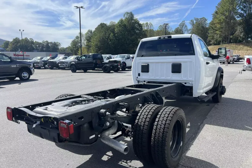 2025 Ram 5500 Tradesman photo 1