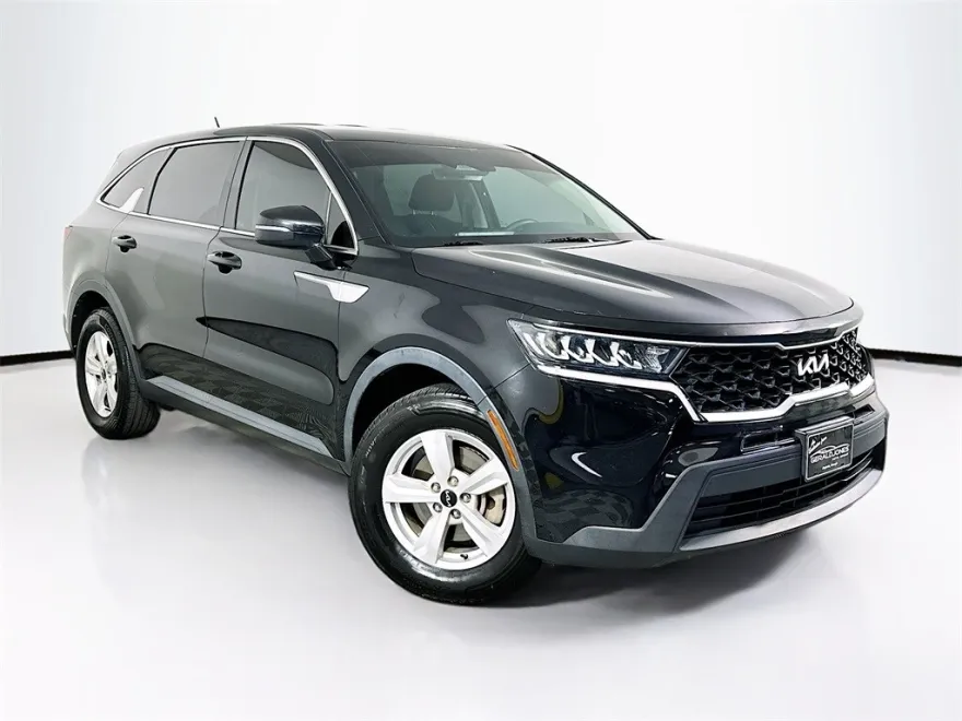 2023 Kia Sorento LX photo 1