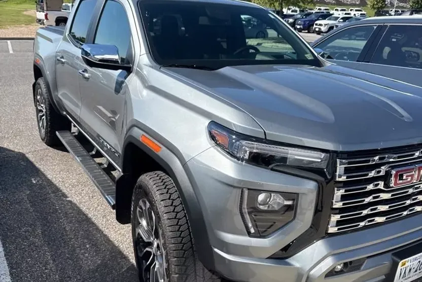 2024 Gmc Canyon Denali photo 1
