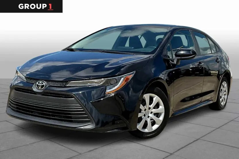 2023 Toyota Corolla LE photo 1