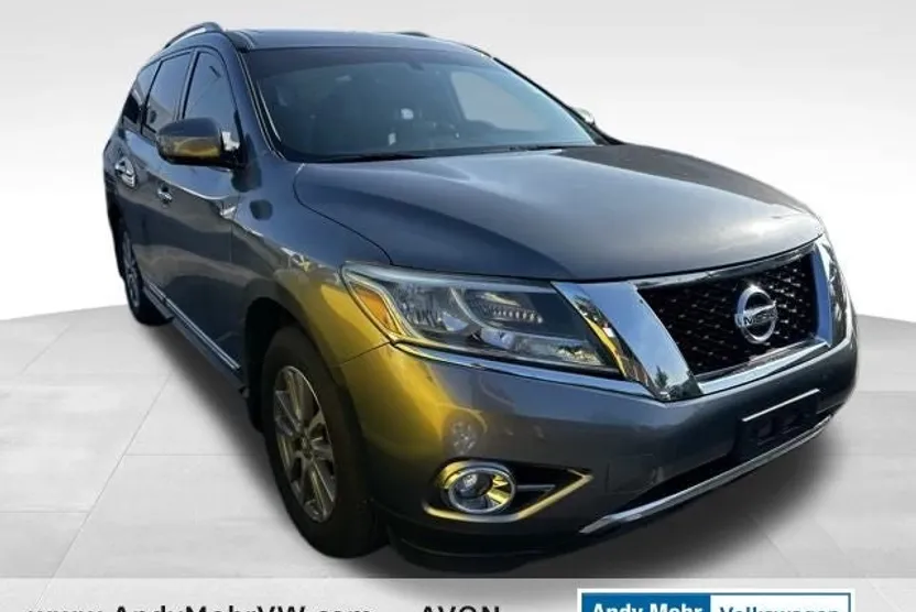2016 Nissan Pathfinder SL photo 1