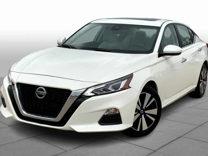 2022 Nissan Altima 2.5 SV photo 1