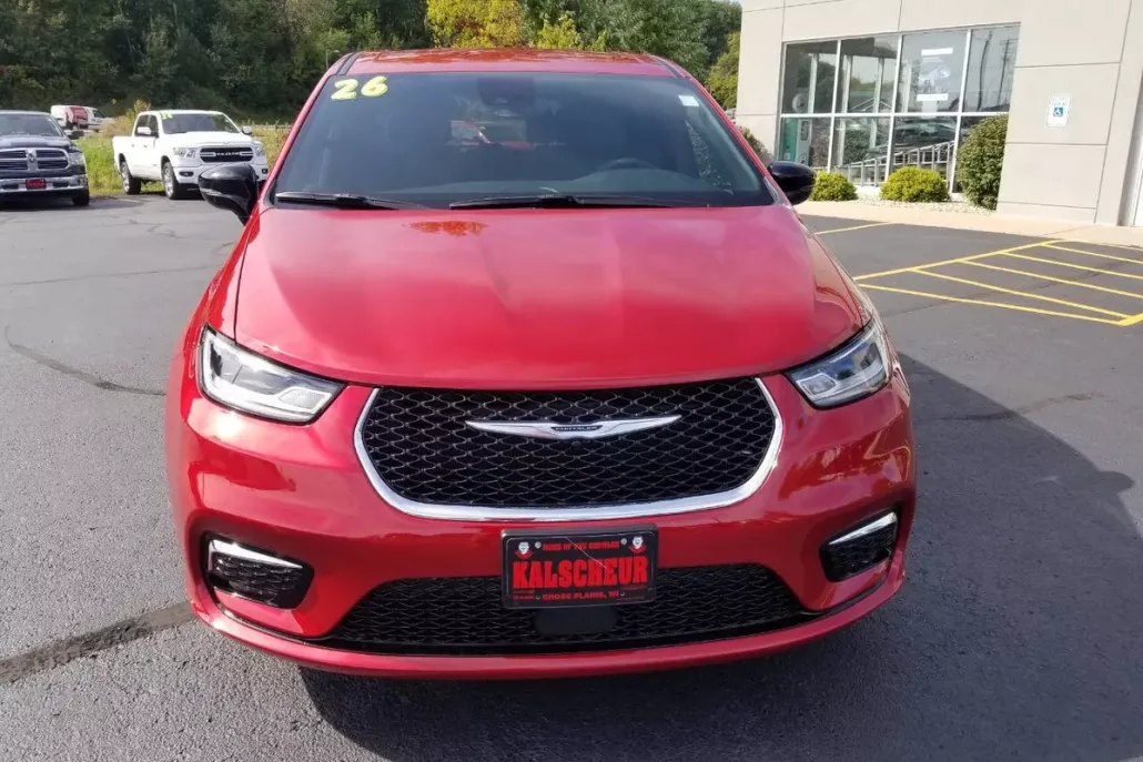 2026 Chrysler Pacifica photo 1