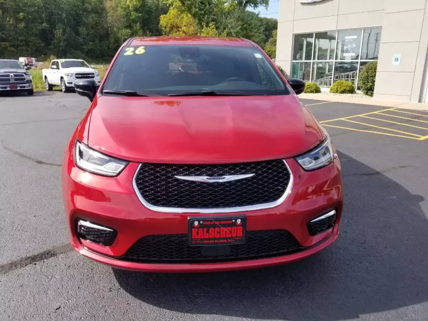 2026 Chrysler Pacifica photo 1