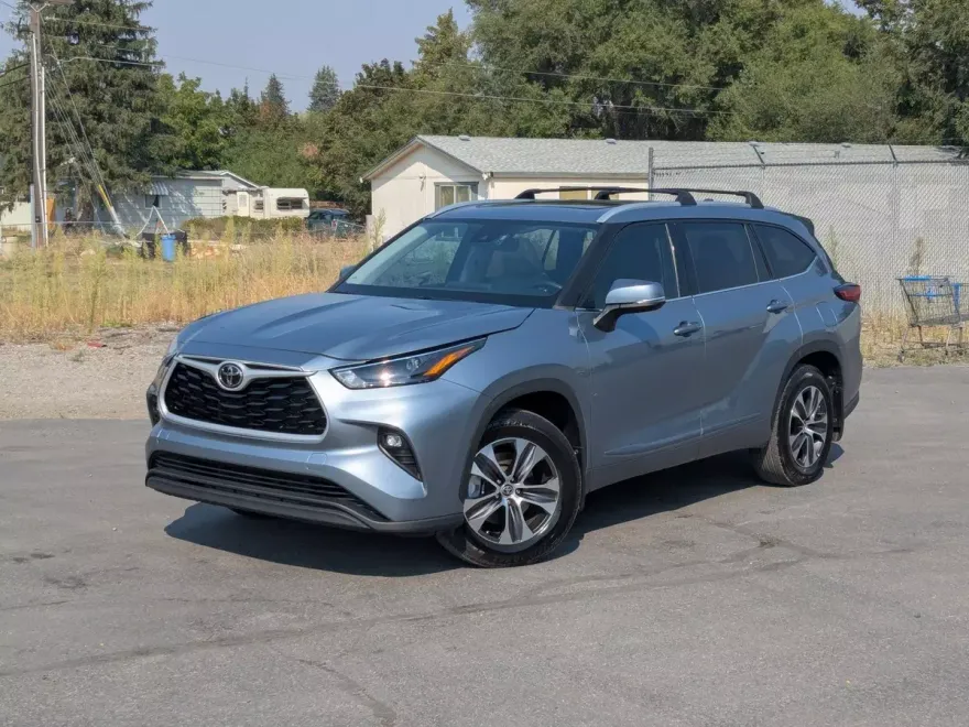 2022 Toyota Highlander XLE photo 1