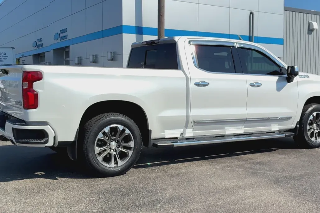 2023 Chevrolet Silverado 1500 High Country photo 1