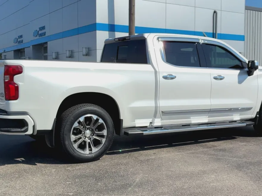 2023 Chevrolet Silverado 1500 High Country photo 1
