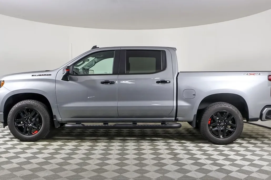 2024 Chevrolet Silverado 1500 RST photo 1