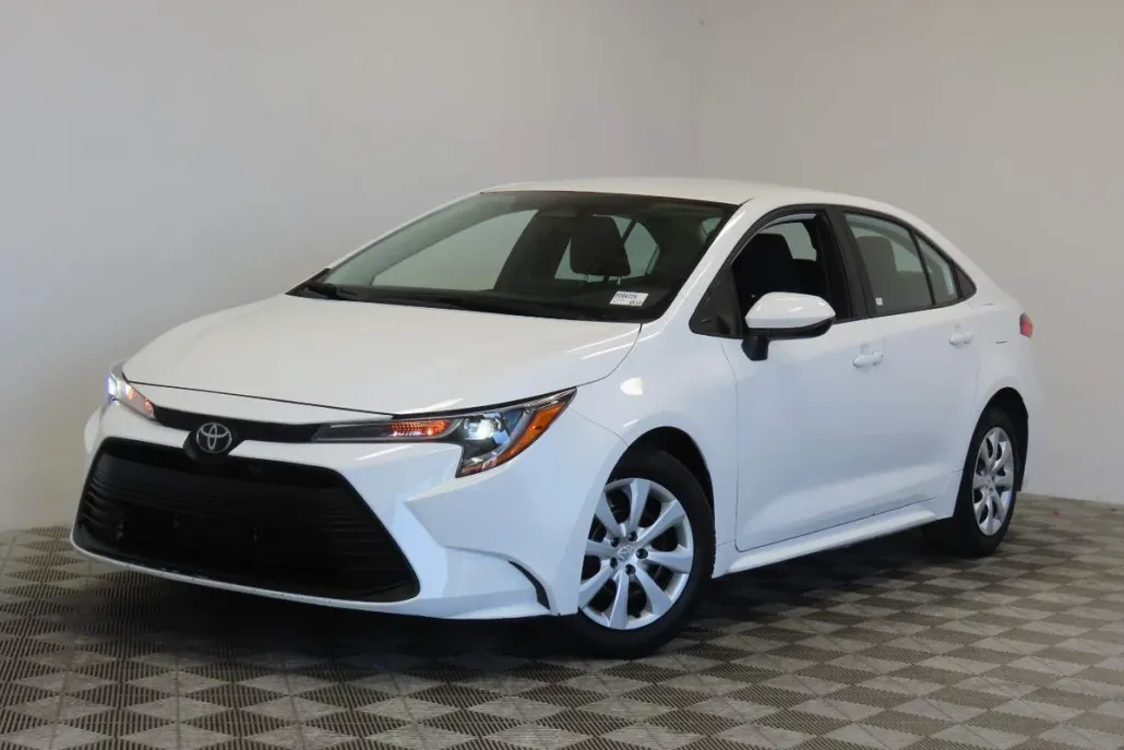 2024 Toyota Corolla LE photo 1