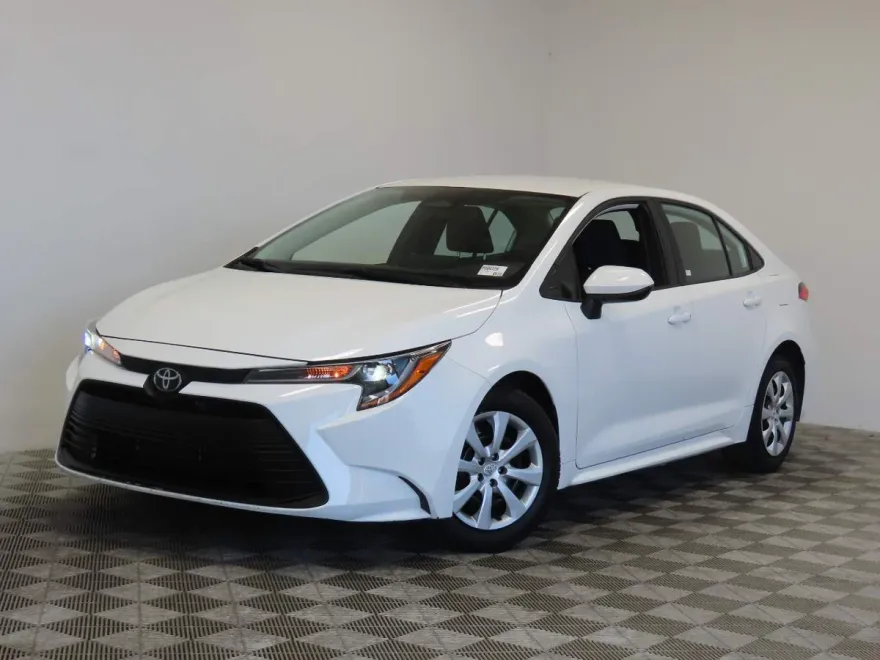2024 Toyota Corolla LE photo 1