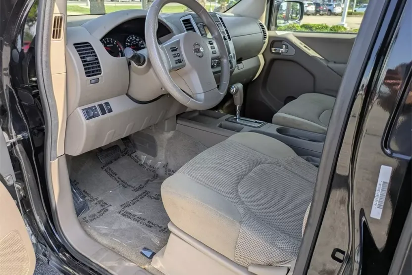 2015 Nissan Frontier SV photo 1