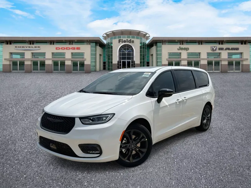 2026 Chrysler Pacifica photo 1