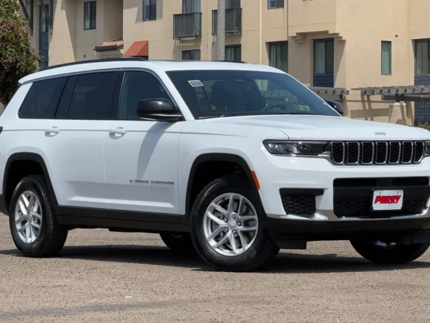 2025 Jeep Grand Cherokee Laredo photo 1