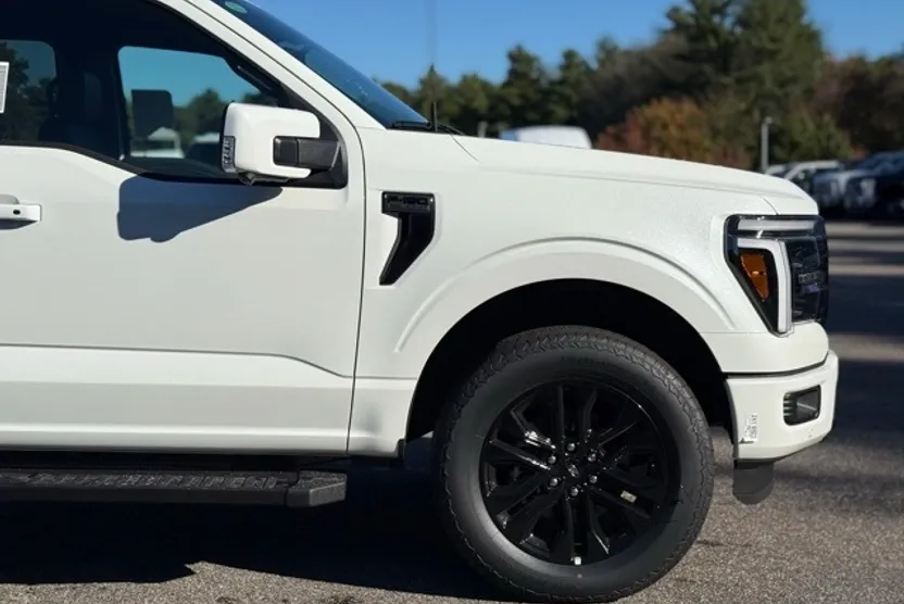 2025 Ford F-150 Lariat photo 1