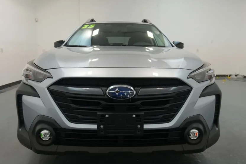 2025 Subaru Outback Premium photo 1