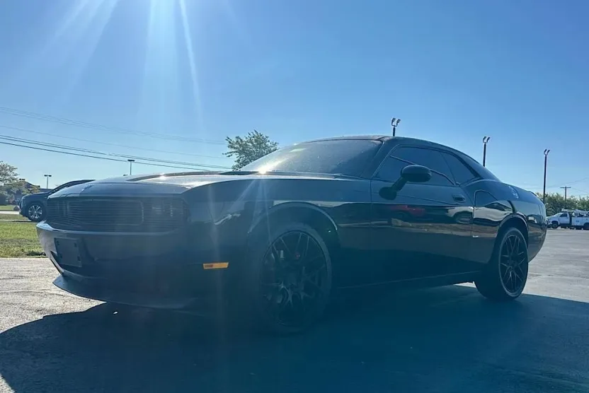 2009 Dodge Challenger SE photo 1
