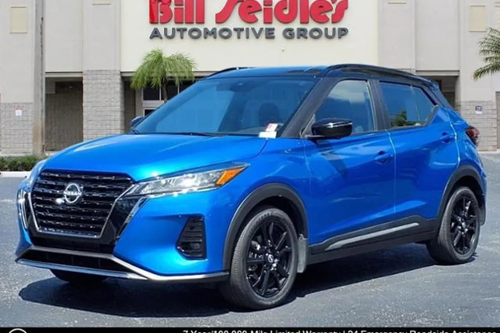 2023 Nissan Kicks SR photo 1