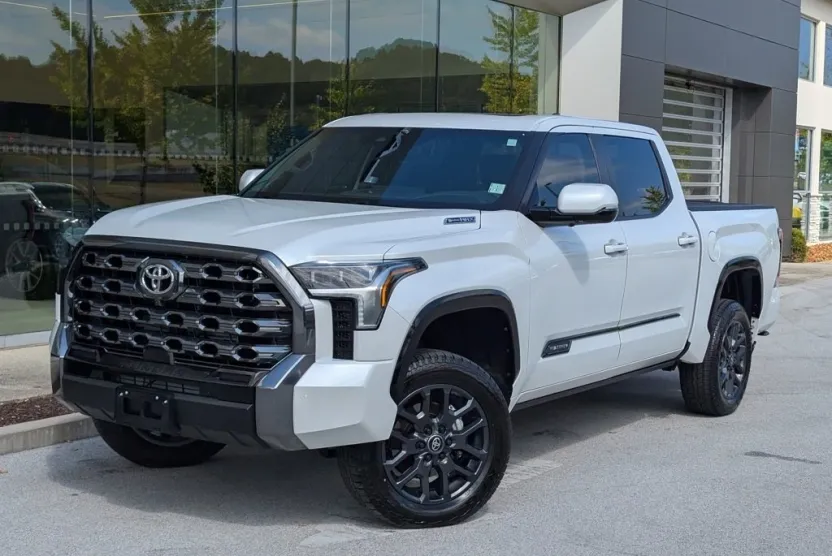 2025 Toyota Tundra Platinum photo 1