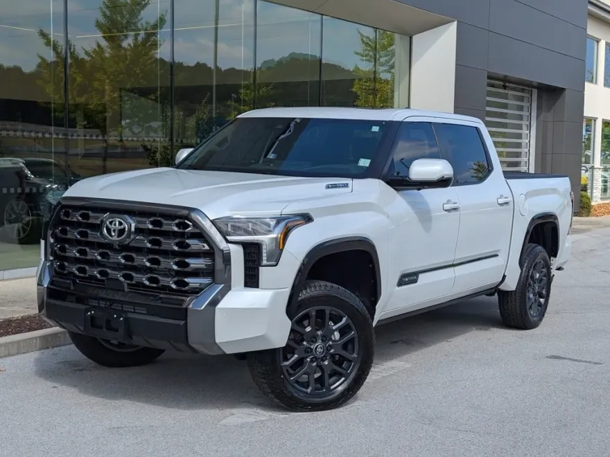 2025 Toyota Tundra Platinum photo 1