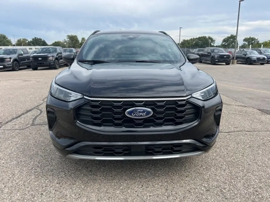2023 Ford Escape ST-Line photo 1
