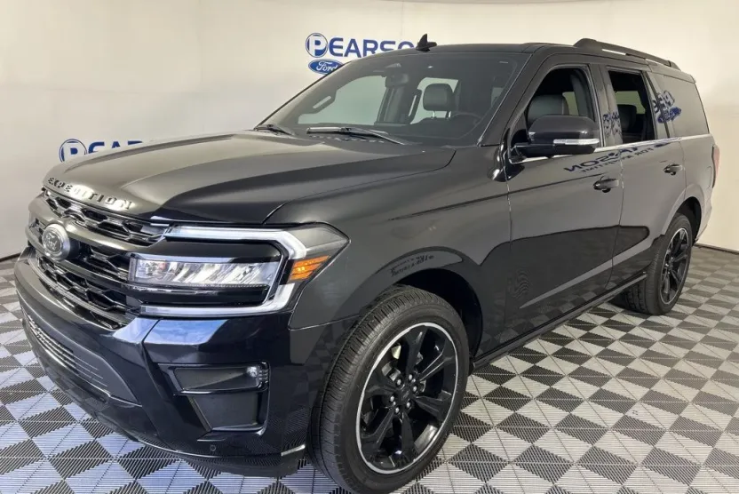 2024 Ford Expedition Limited photo 1