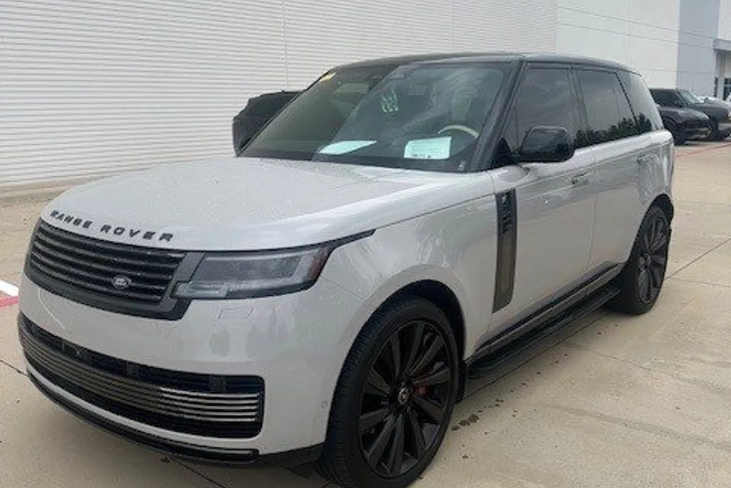 2024 Land Rover Range Rover SV photo 1