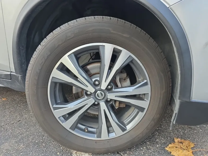 2017 Nissan Rogue SL photo 1