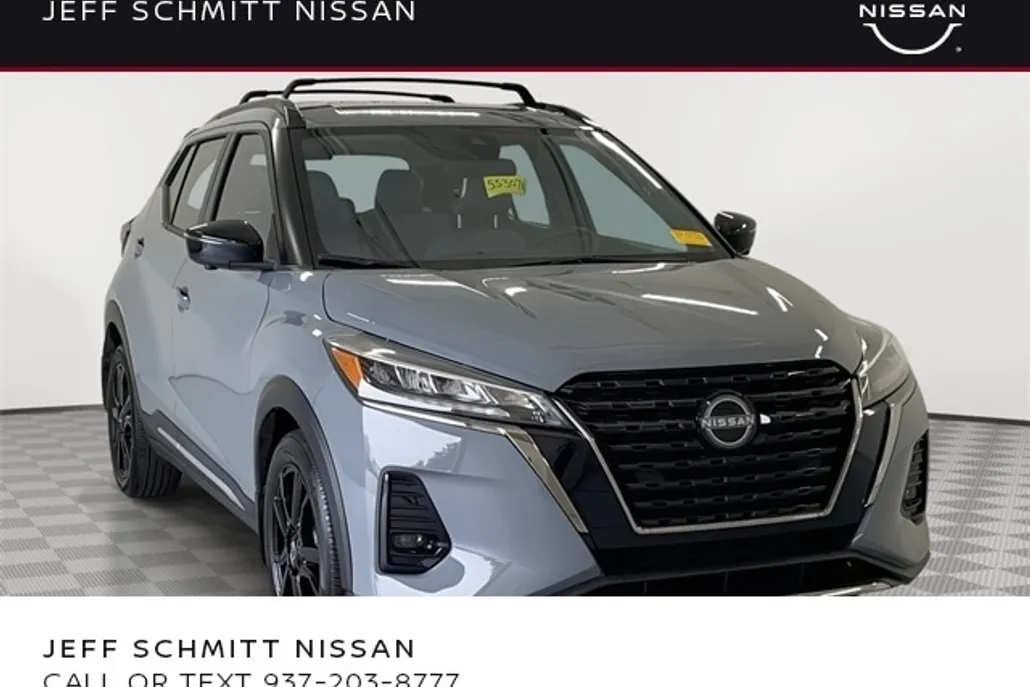 2022 Nissan Kicks SR photo 1