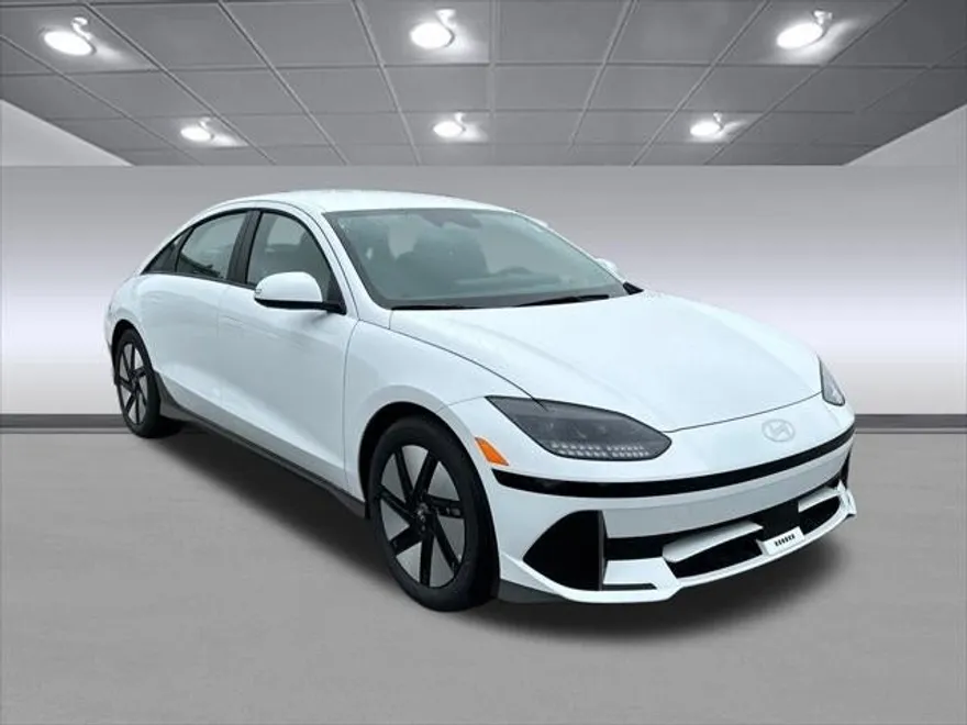 2025 Hyundai Ioniq 6 SE Standard Range photo 1