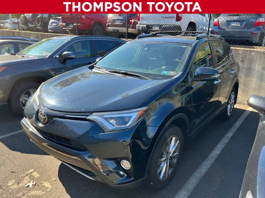 2017 Toyota RAV4 Limited photo 1