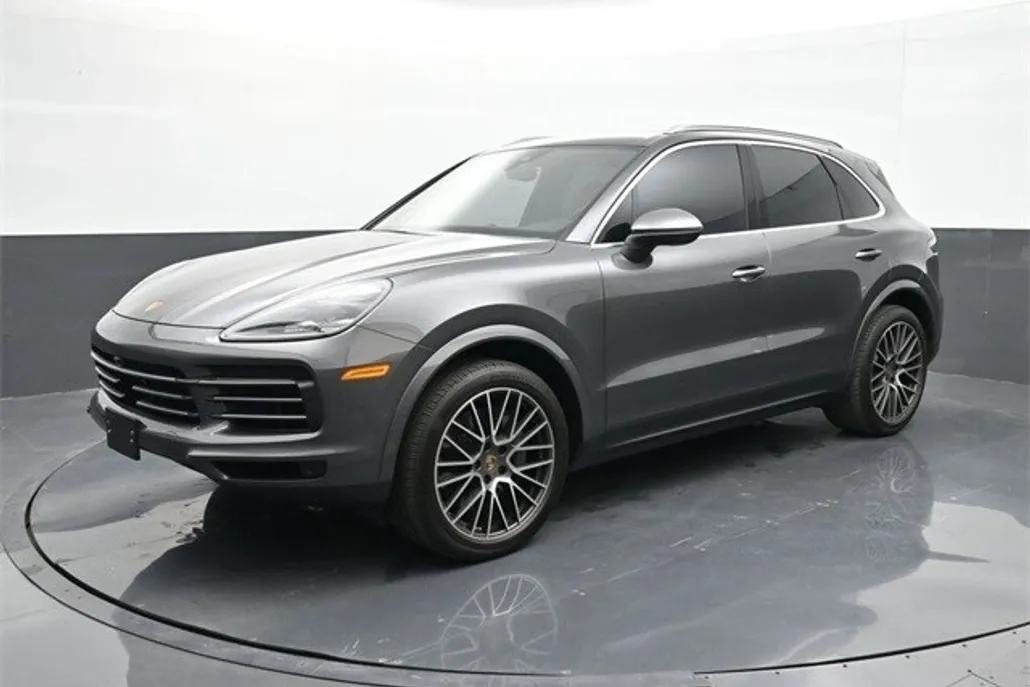 2023 Porsche Cayenne S photo 1