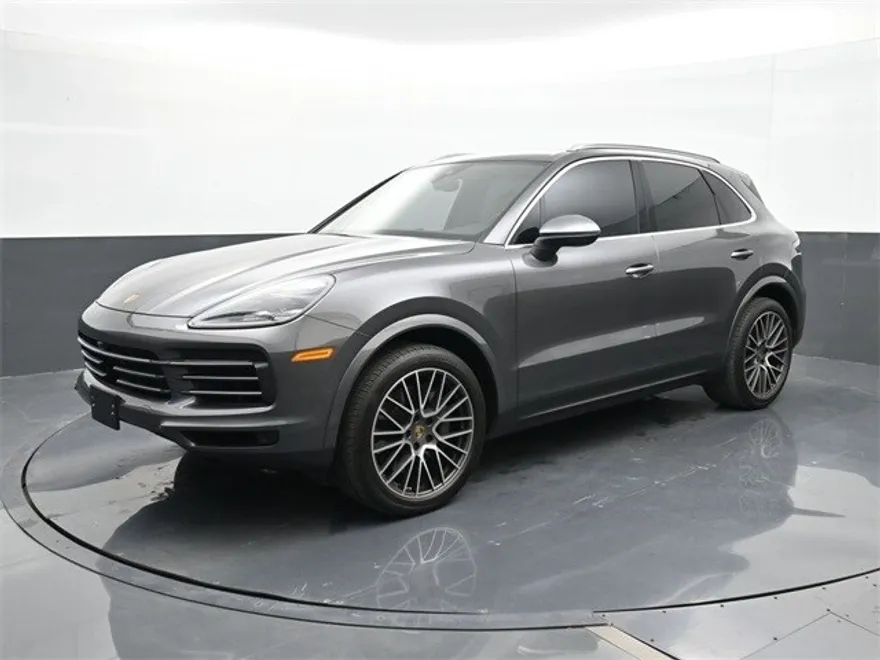 2023 Porsche Cayenne S photo 1