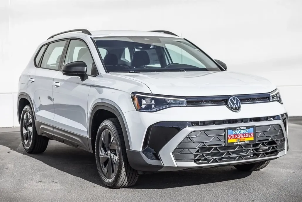 2025 Volkswagen Taos S photo 1